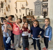 ccjt-projeto-a-escola-vai-ao-museu-cinema.jpg Crianças do projeto A Escola vai ao Museu visitam a sala das profissões da CCJT
